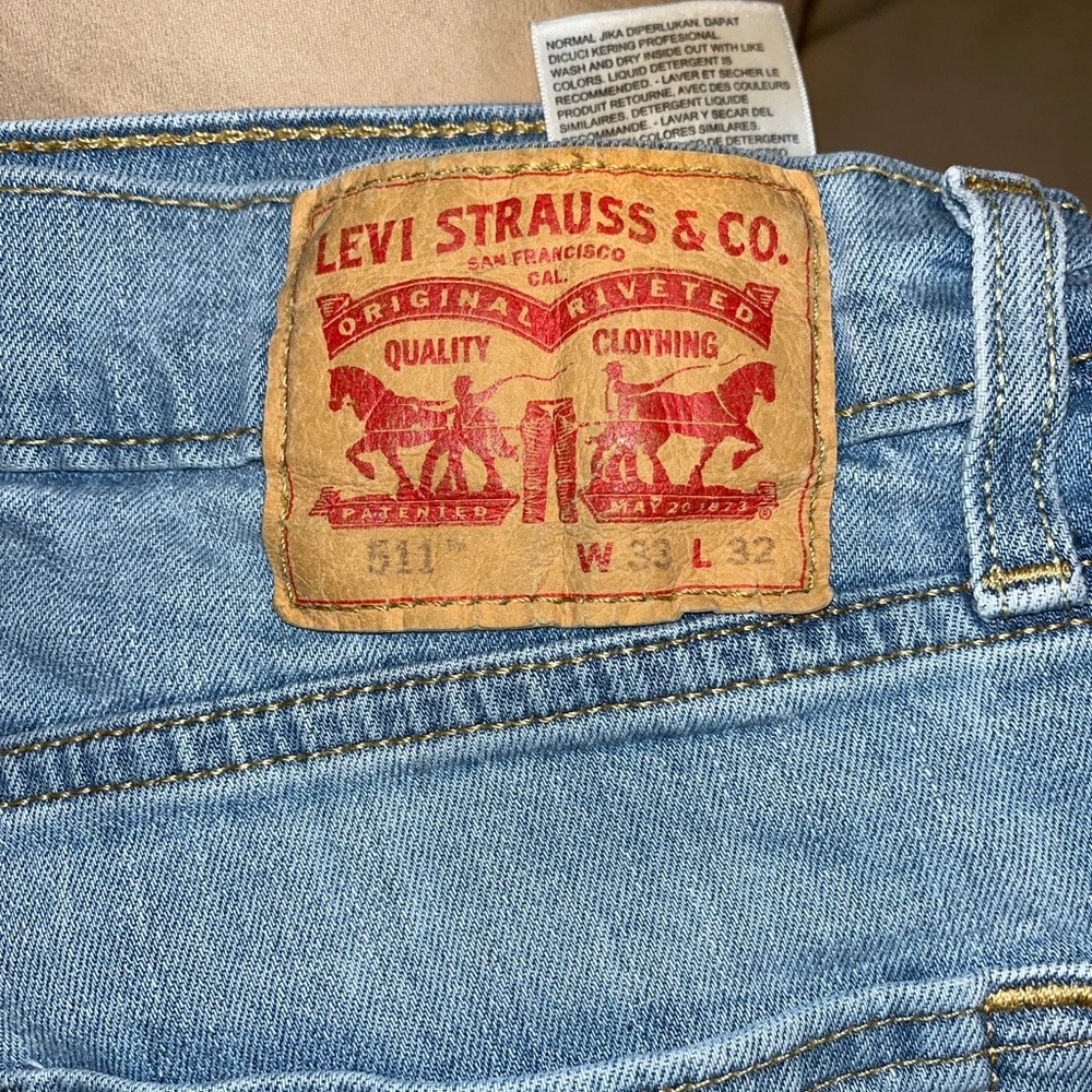 Men’s Levi’s Jeans light denim size 33x32 only worn once